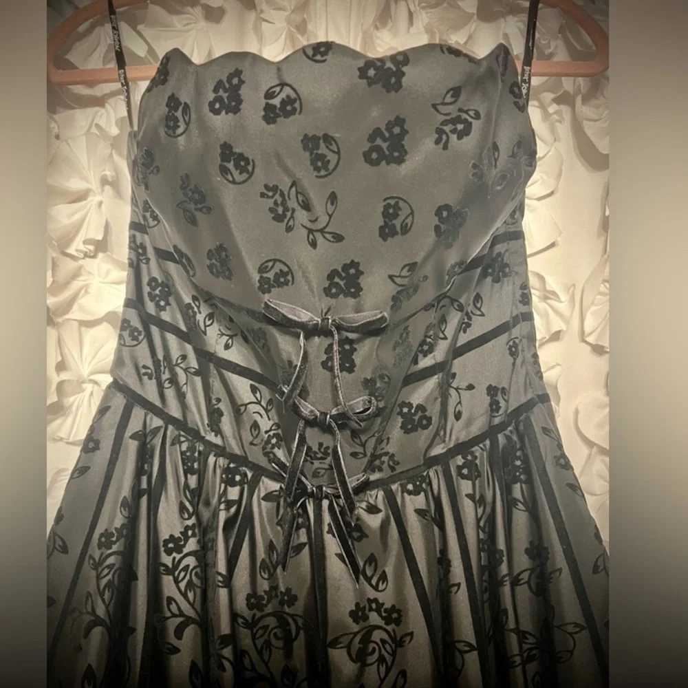 Rare Vintage Betsey Johnson Strapless Gray w/Black Velvet Trim Witchy Goth Dress - Picture 4 of 15